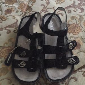 Algeria sandal